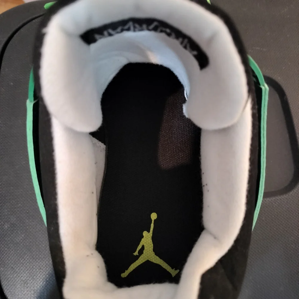 Jordan Retro 4 Superman Special Edition🦸 - Picture 5 of 15